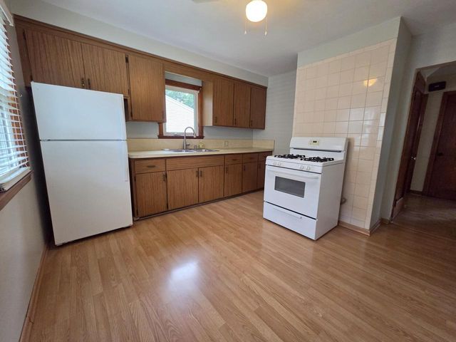 3265 S Burrell STREET, Milwaukee, WI 53207