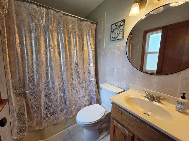 3265 S Burrell STREET, Milwaukee, WI 53207
