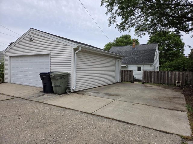 3265 S Burrell STREET, Milwaukee, WI 53207