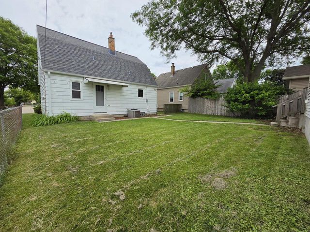 3265 S Burrell STREET, Milwaukee, WI 53207