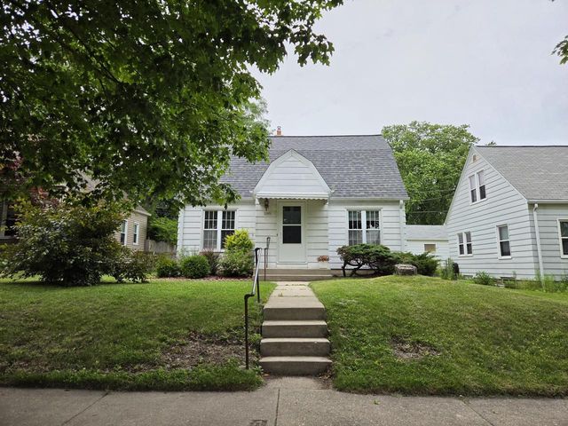 3265 S Burrell STREET, Milwaukee, WI 53207