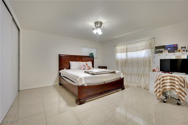 5807 Madre Mesa Drive, Las Vegas, NV 89108