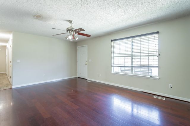 1097 Harvest Knoll Lane, Soddy Daisy, TN 37379