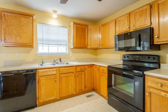 1097 Harvest Knoll Lane, Soddy Daisy, TN 37379