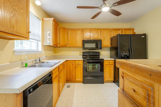 1097 Harvest Knoll Lane, Soddy Daisy, TN 37379