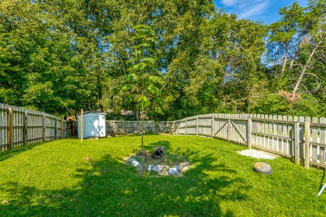 1097 Harvest Knoll Lane, Soddy Daisy, TN 37379