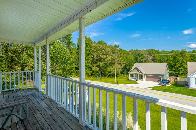 1097 Harvest Knoll Lane, Soddy Daisy, TN 37379