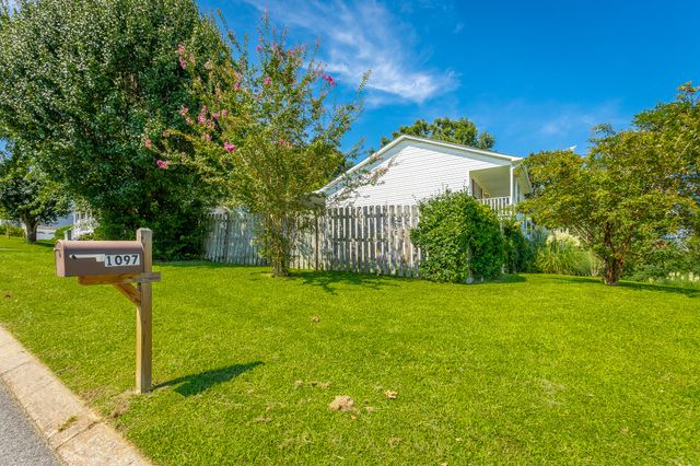 1097 Harvest Knoll Lane, Soddy Daisy, TN 37379