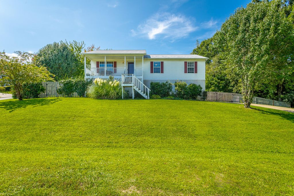 1097 Harvest Knoll Lane, Soddy Daisy, TN 37379