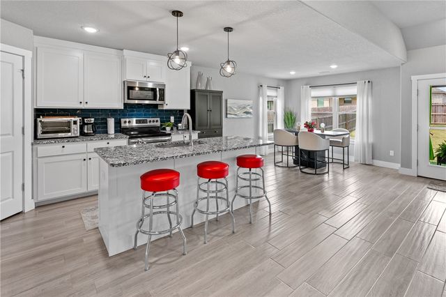 705 W Jillian Street, Siloam Springs, AR 72761
