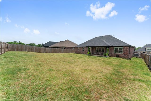 705 W Jillian Street, Siloam Springs, AR 72761