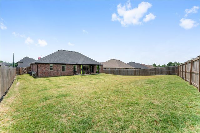 705 W Jillian Street, Siloam Springs, AR 72761