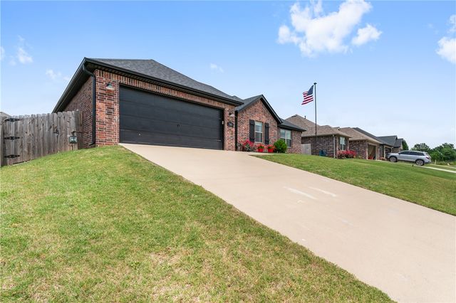 705 W Jillian Street, Siloam Springs, AR 72761