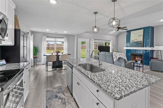 705 W Jillian Street, Siloam Springs, AR 72761