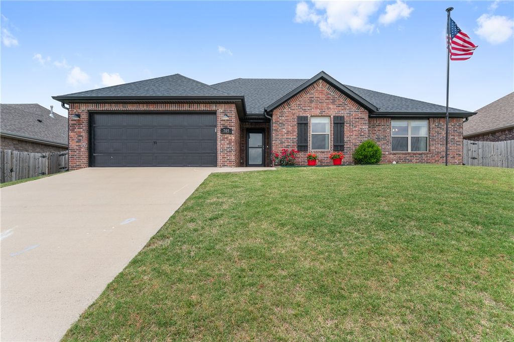 705 W Jillian Street, Siloam Springs, AR 72761