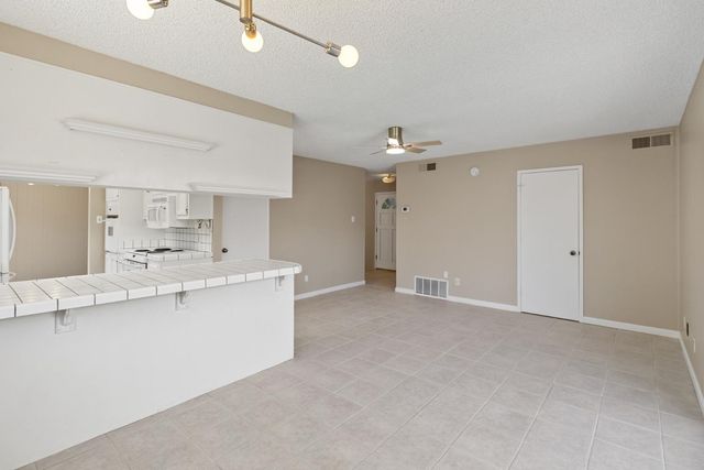 1027 Charleston Cir, Roseville, CA 95661