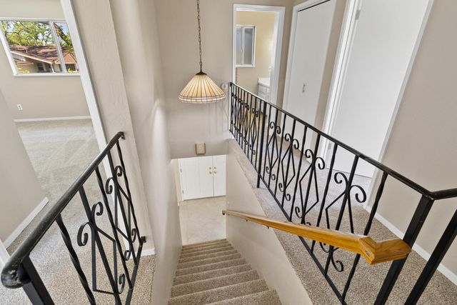 1027 Charleston Cir, Roseville, CA 95661