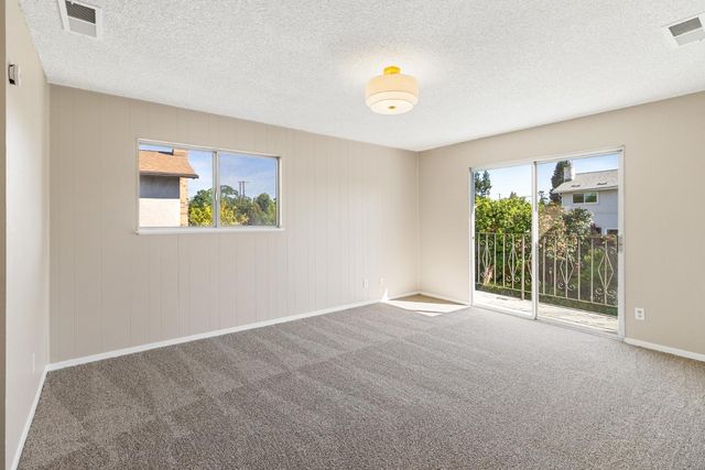 1027 Charleston Cir, Roseville, CA 95661