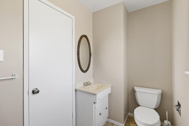 1027 Charleston Cir, Roseville, CA 95661