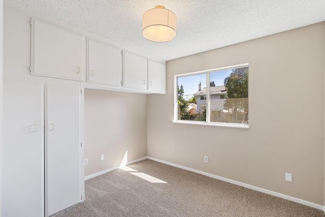 1027 Charleston Cir, Roseville, CA 95661