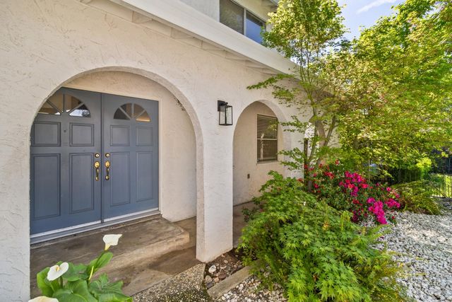 1027 Charleston Cir, Roseville, CA 95661