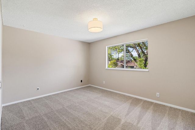 1027 Charleston Cir, Roseville, CA 95661