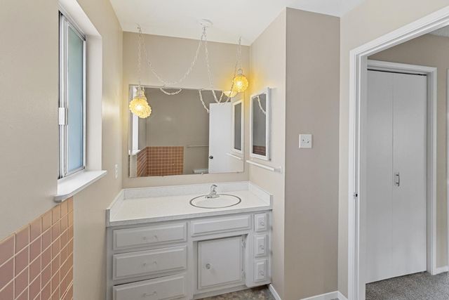 1027 Charleston Cir, Roseville, CA 95661