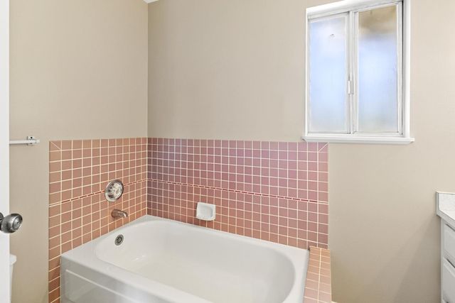 1027 Charleston Cir, Roseville, CA 95661