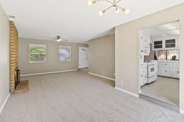 1027 Charleston Cir, Roseville, CA 95661