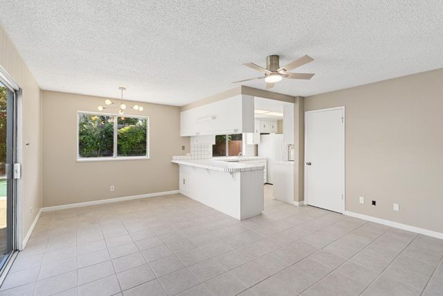 1027 Charleston Cir, Roseville, CA 95661