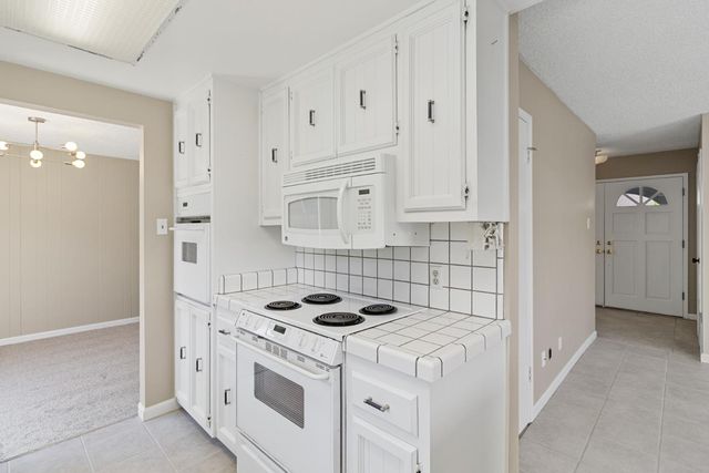 1027 Charleston Cir, Roseville, CA 95661