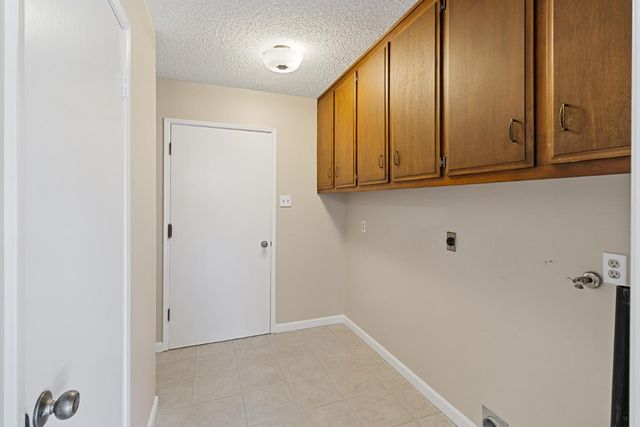 1027 Charleston Cir, Roseville, CA 95661