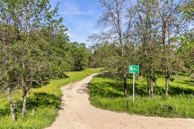 1027 Charleston Cir, Roseville, CA 95661