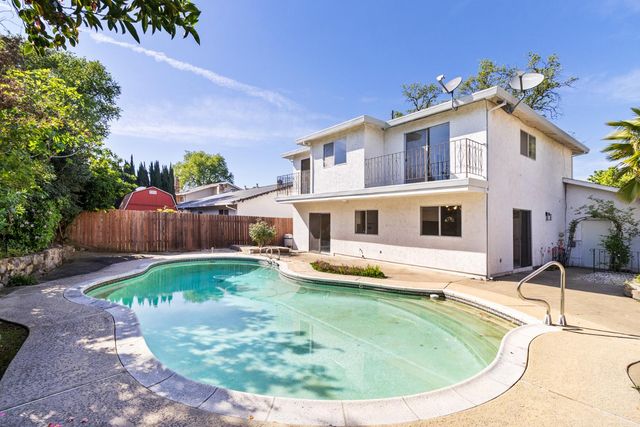 1027 Charleston Cir, Roseville, CA 95661