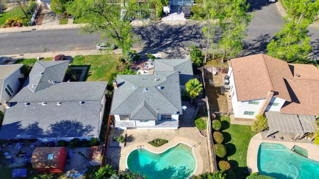 1027 Charleston Cir, Roseville, CA 95661