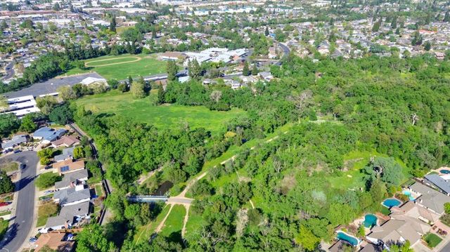 1027 Charleston Cir, Roseville, CA 95661