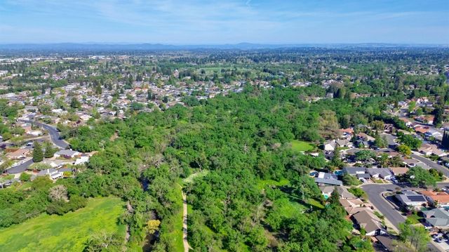 1027 Charleston Cir, Roseville, CA 95661