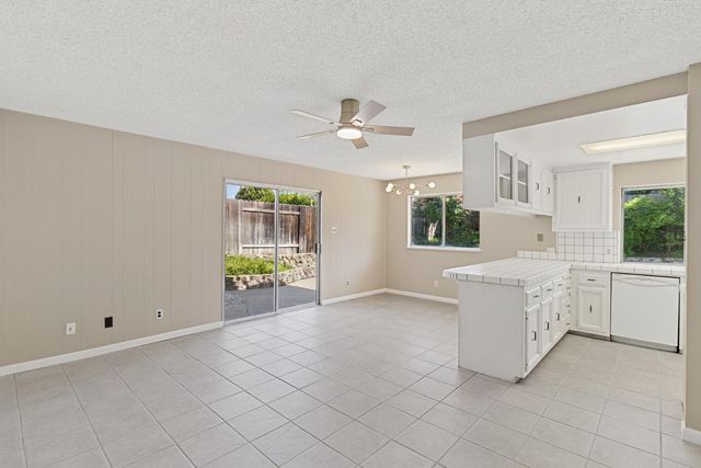 1027 Charleston Cir, Roseville, CA 95661