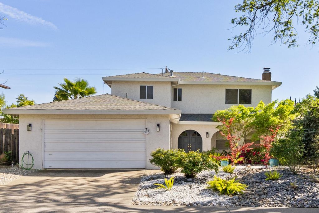 1027 Charleston Cir, Roseville, CA 95661