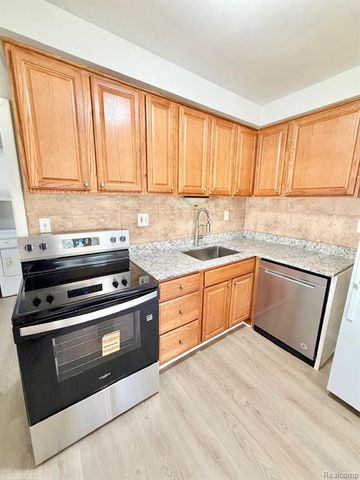 7242 Gerald Avenue, Warren, MI 48092