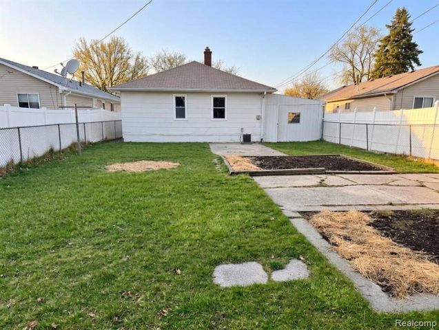 7242 Gerald Avenue, Warren, MI 48092