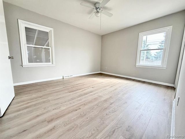 7242 Gerald Avenue, Warren, MI 48092