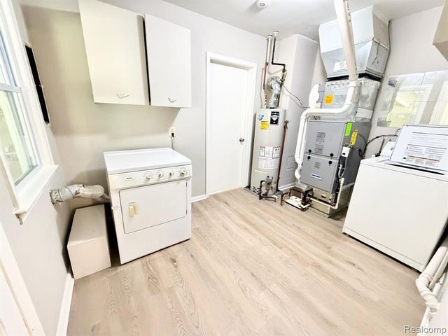 7242 Gerald Avenue, Warren, MI 48092