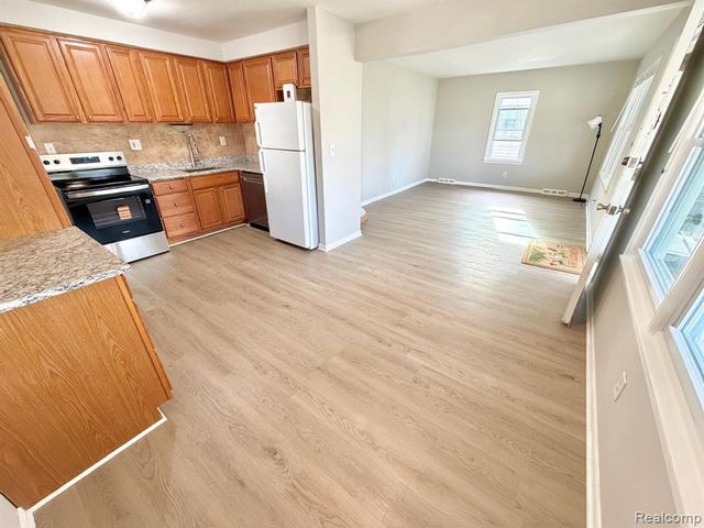 7242 Gerald Avenue, Warren, MI 48092