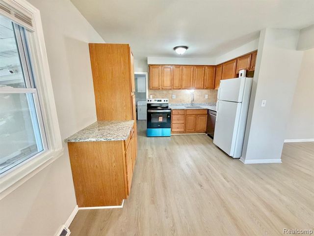 7242 Gerald Avenue, Warren, MI 48092