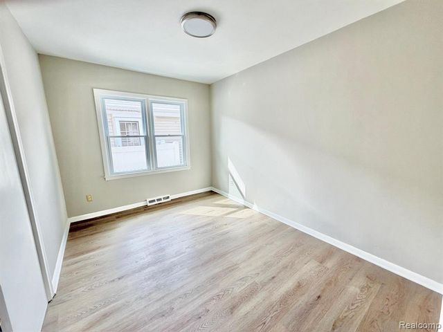 7242 Gerald Avenue, Warren, MI 48092