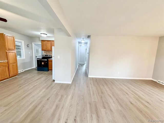 7242 Gerald Avenue, Warren, MI 48092