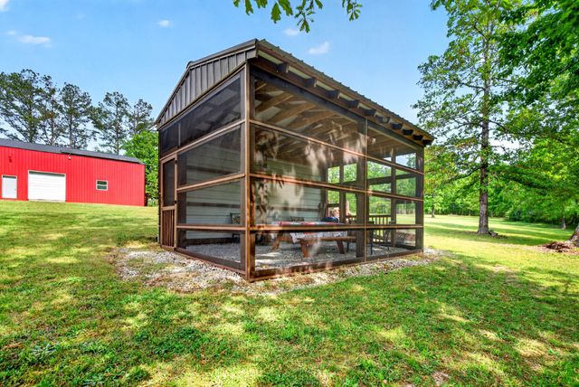 147 Napier Rd, Hohenwald, TN 38462
