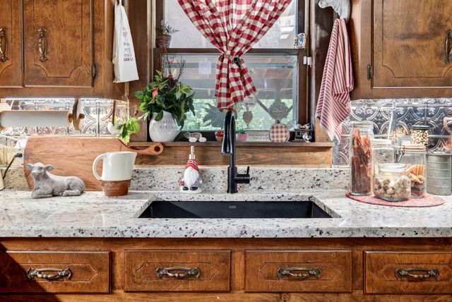 147 Napier Rd, Hohenwald, TN 38462