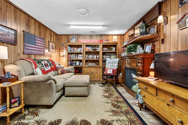 147 Napier Rd, Hohenwald, TN 38462